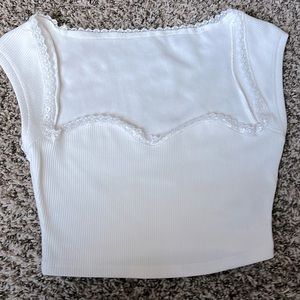 Sweetheart neck lace trim crop tee